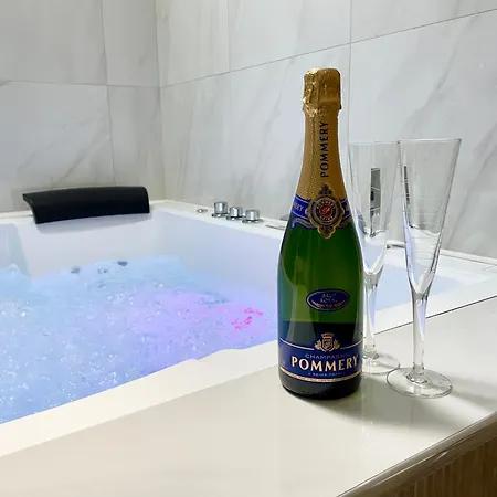 L'escapade Romantique - Moderne Jaccuzi Apartment Guermantes